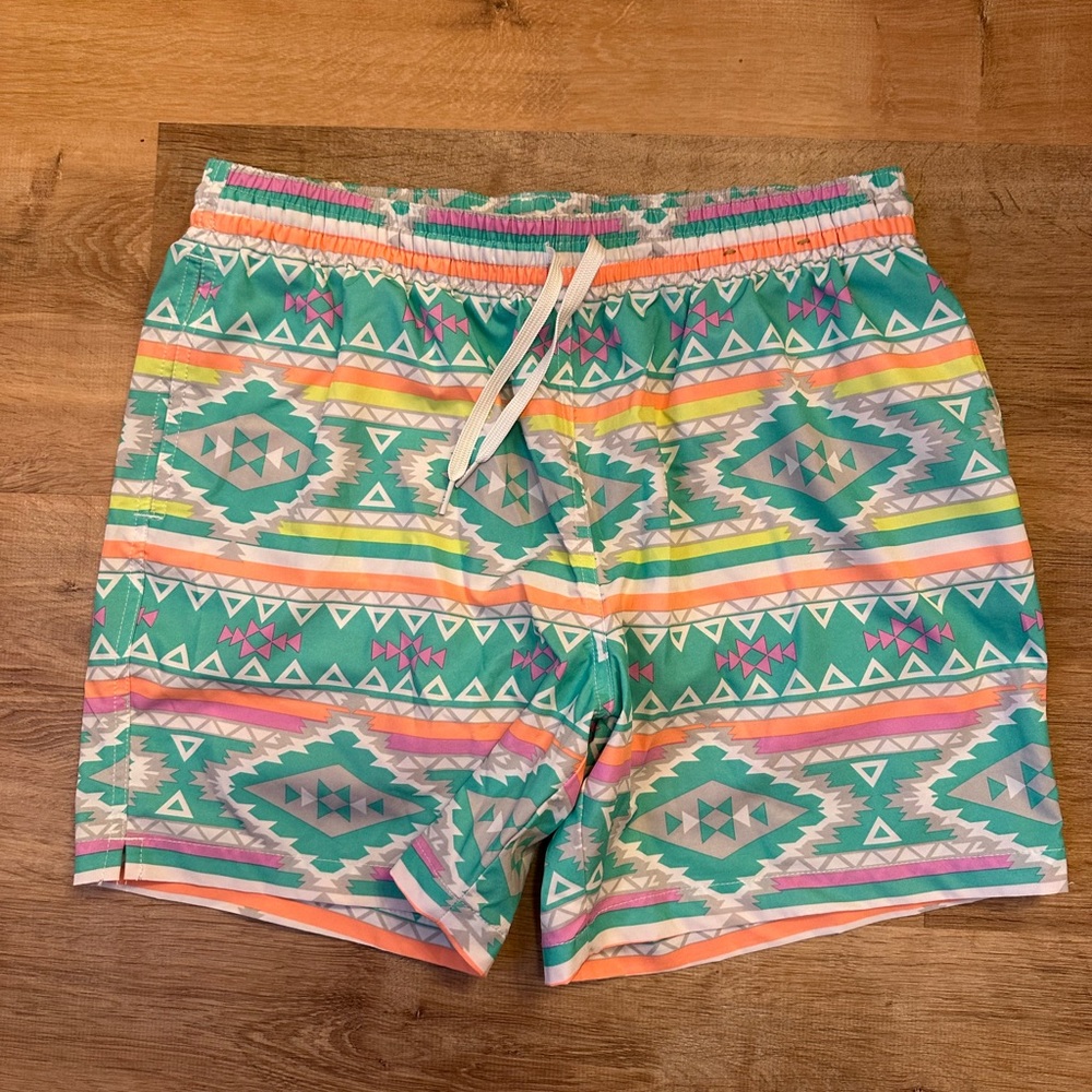 Chubbies Men’s En Guego 5.5” Aztec Swim Shorts Sz L